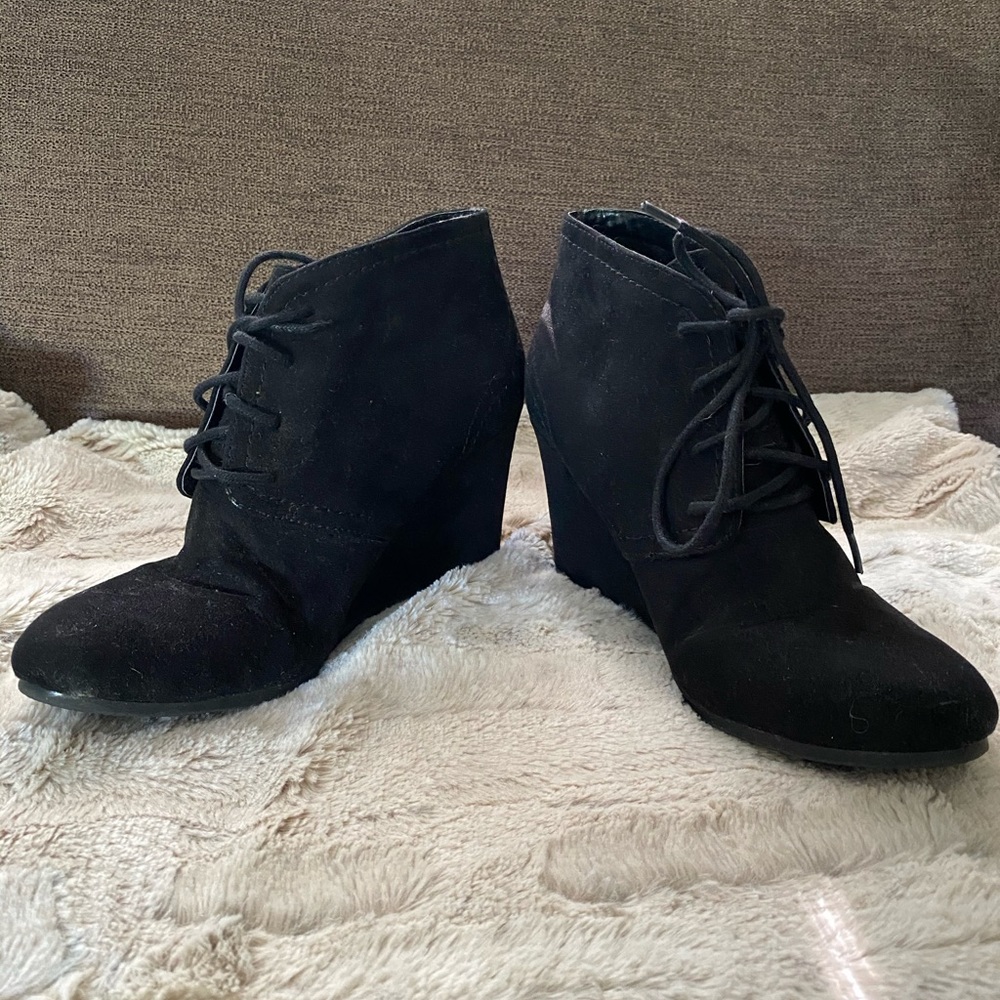Arizona Jeans suede bootie size 8.5